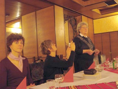 Néhai osztályfőnökünk üdvözöl bennünket - Kriszta fényképezte